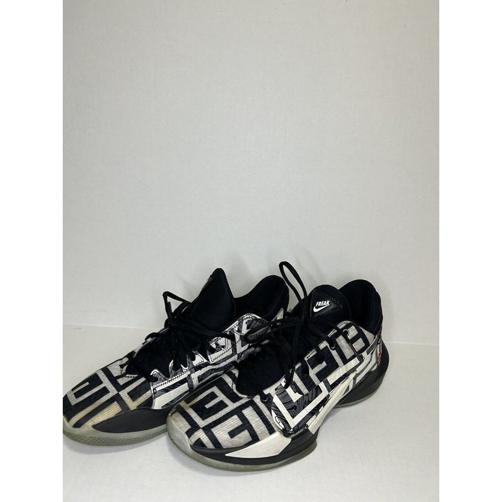 Nike CW0619-991 Zoom Freak 2 Giannis Black Basketball Shoe Sneaker Men's 10.5